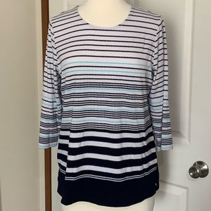 🪁 Chico’s stretch blue and white top